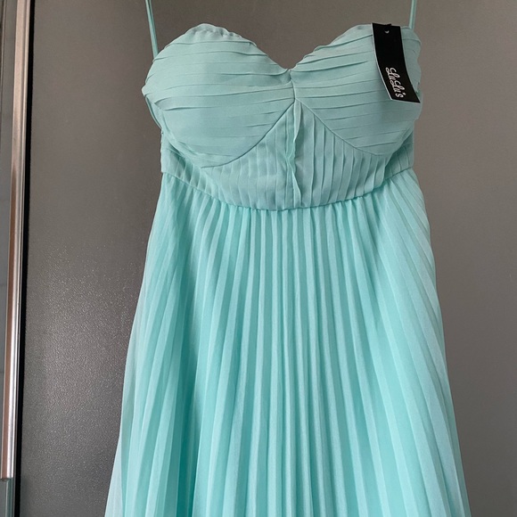 Lulus pleated maxi dress - Picture 2 of 4